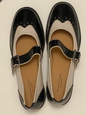 Classic Two-Tone Oxford Mary Jane Shoes - Black and Cream